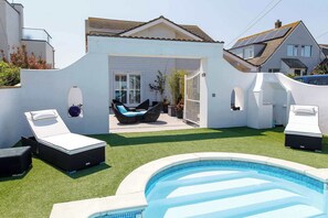 Pool - Vibrant Seafront Home With Seasonal Pool (Chichester)