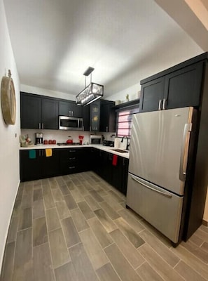 Fridge, microwave, stovetop, coffee/tea maker - Casa de Frida- Cozy 3b 2bth home
(Puerto Peñasco)