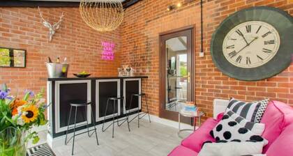 The Cobblers, Luxury Coastal House for 16 in Wells Next The Sea, Norfolk.