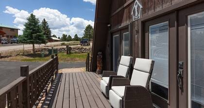 Rustic Mountain Getaway~Golf~Skiing~Hiking