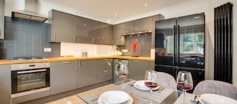 Cobblers Cottage, Beautiful, Fun, Vibrant Coastal Cottage. Two Double Bedrooms