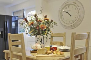 Dining - Northcliffe, Premier position Southwold Seafront, five star home, sleeps 14 (Southwold)