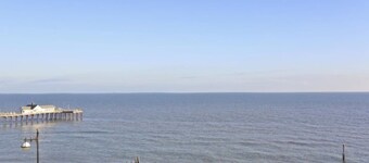 Northcliffe, Premier Position Southwold Seafront, Five Star Mansion, Sleeps 14