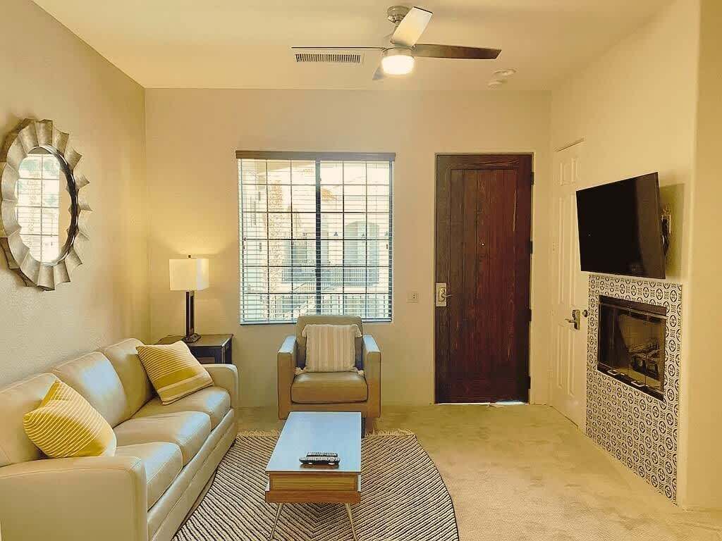 Fernseher, Kamin, DVD-Player, Stereoanlage