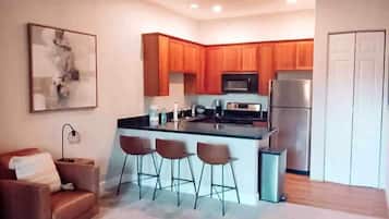 KĂŒhlschrank, Mikrowelle, Ofen, Herdplatte