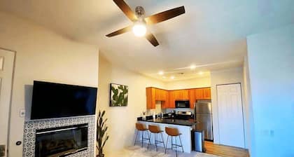 Downtown La Quinta Charmer- Walk to Dining & Shops