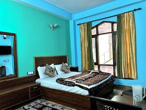 Deluxe Quadruple Room | Free WiFi, bed sheets