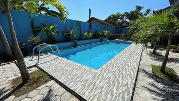 Kolam renang outdoor