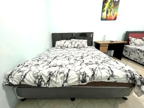 Familien-Suite | Schreibtisch, laptopgeeigneter Arbeitsplatz, kostenloses WLAN