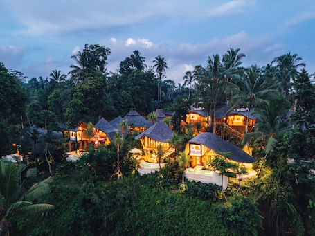 Vista frontal de la propiedad