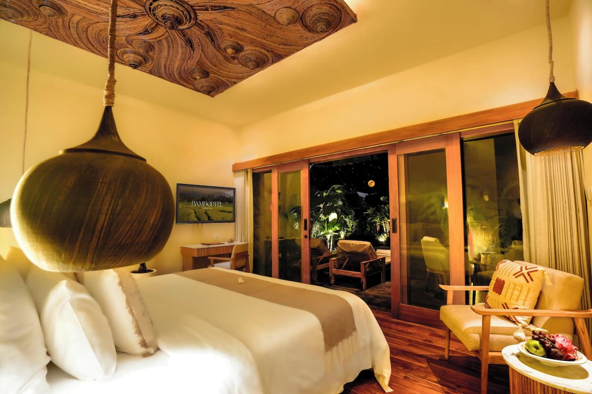 1 bedroom, premium bedding, minibar, in-room safe