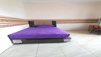 Basic Single Room | Laptop workspace, free WiFi, bed sheets