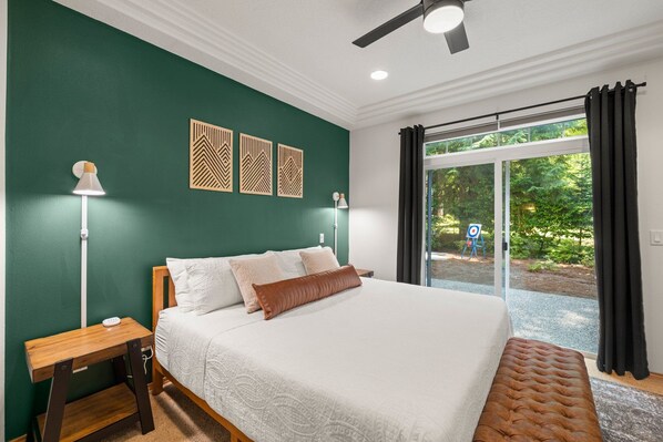 4 bedrooms, desk, iron/ironing board, travel cot