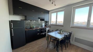 Fridge, microwave, oven, stovetop