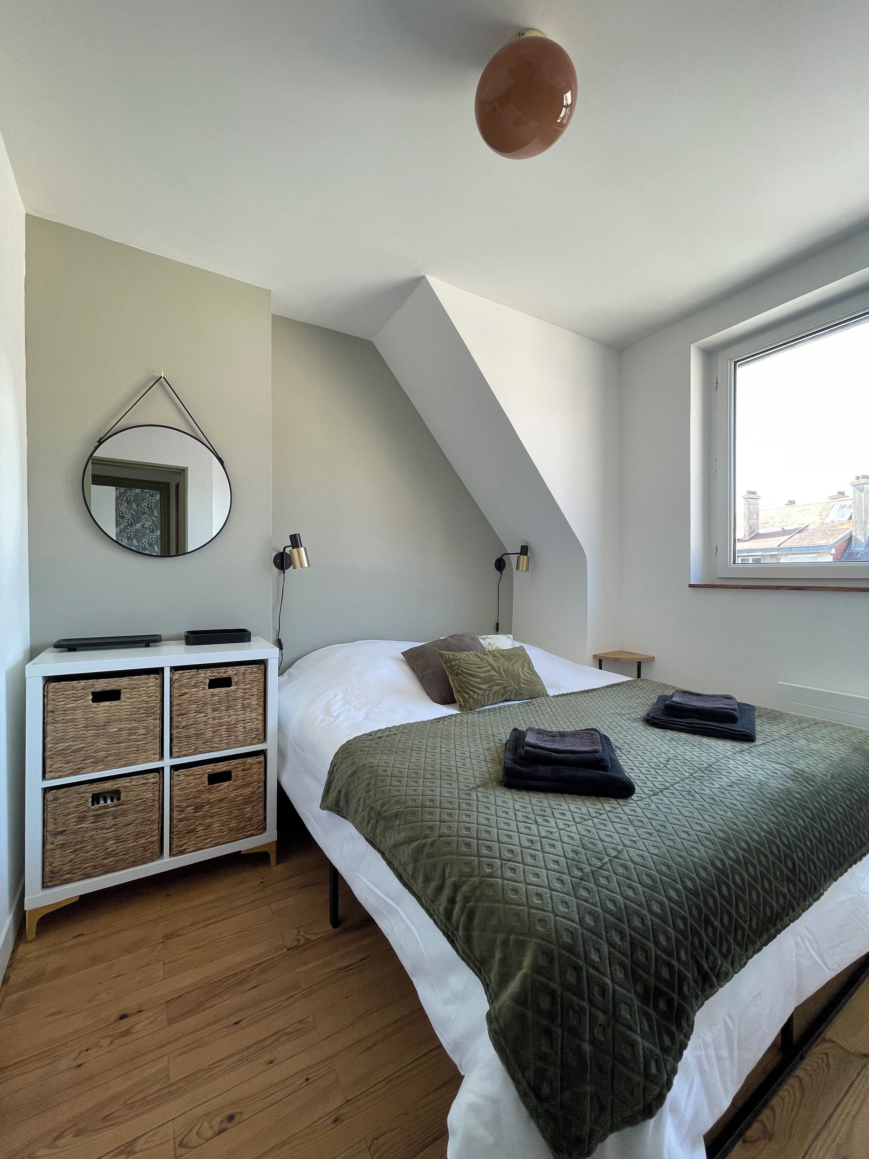 2 chambres, fer et planche à repasser, lit parapluie, Wi-Fi gratuit