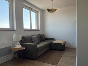 Smart-TV, filmbibliotek og stereoanlegg