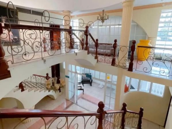 Lobby lounge