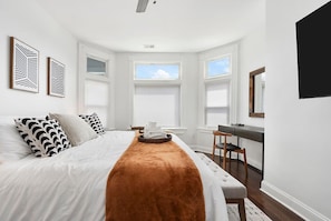 A bedroom with a bed, a desk, and a large window. - Beatty`s Bohemian Retreat (Pittsburgh)