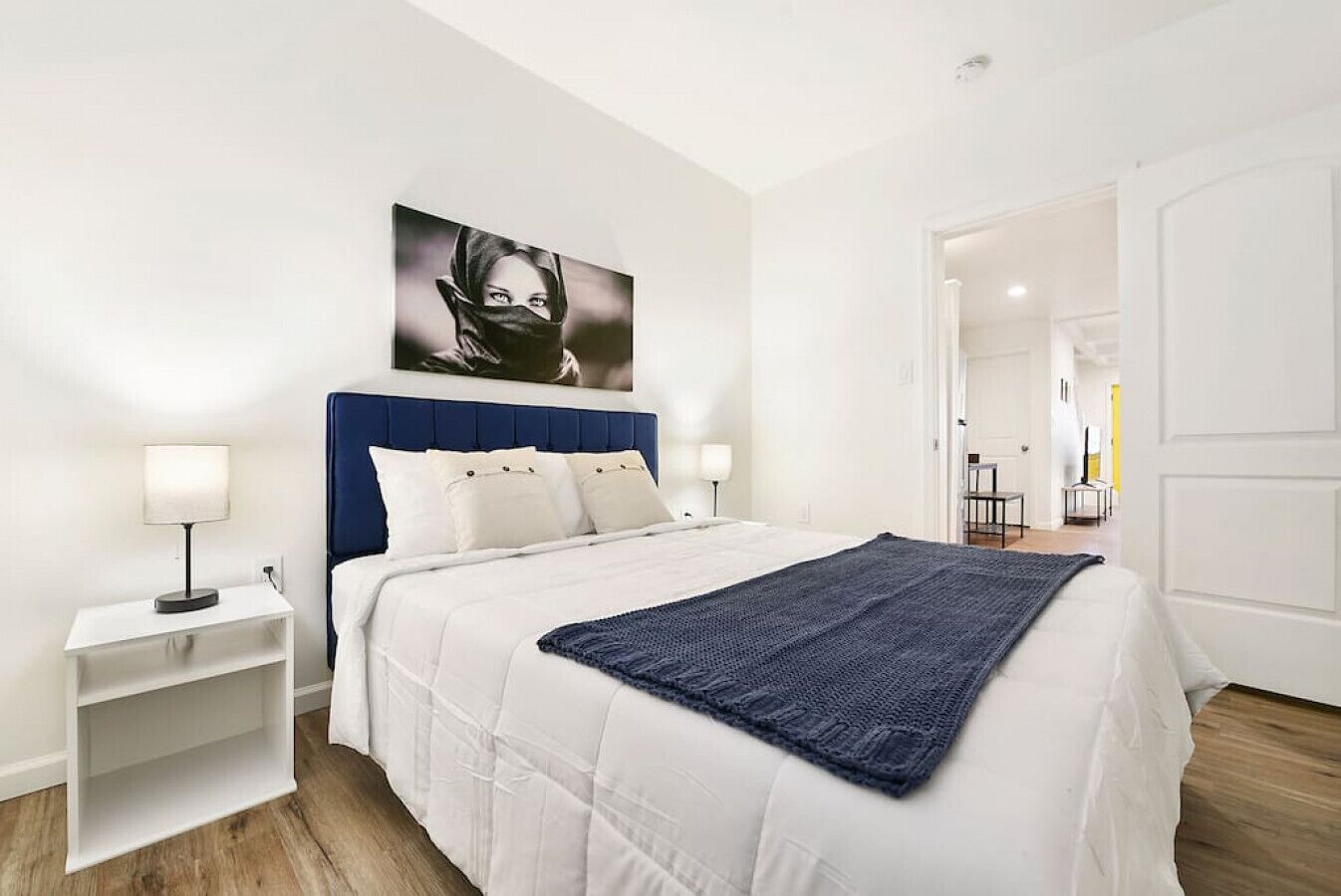 3 habitaciones, tabla de planchar con plancha, wifi y ropa de cama 