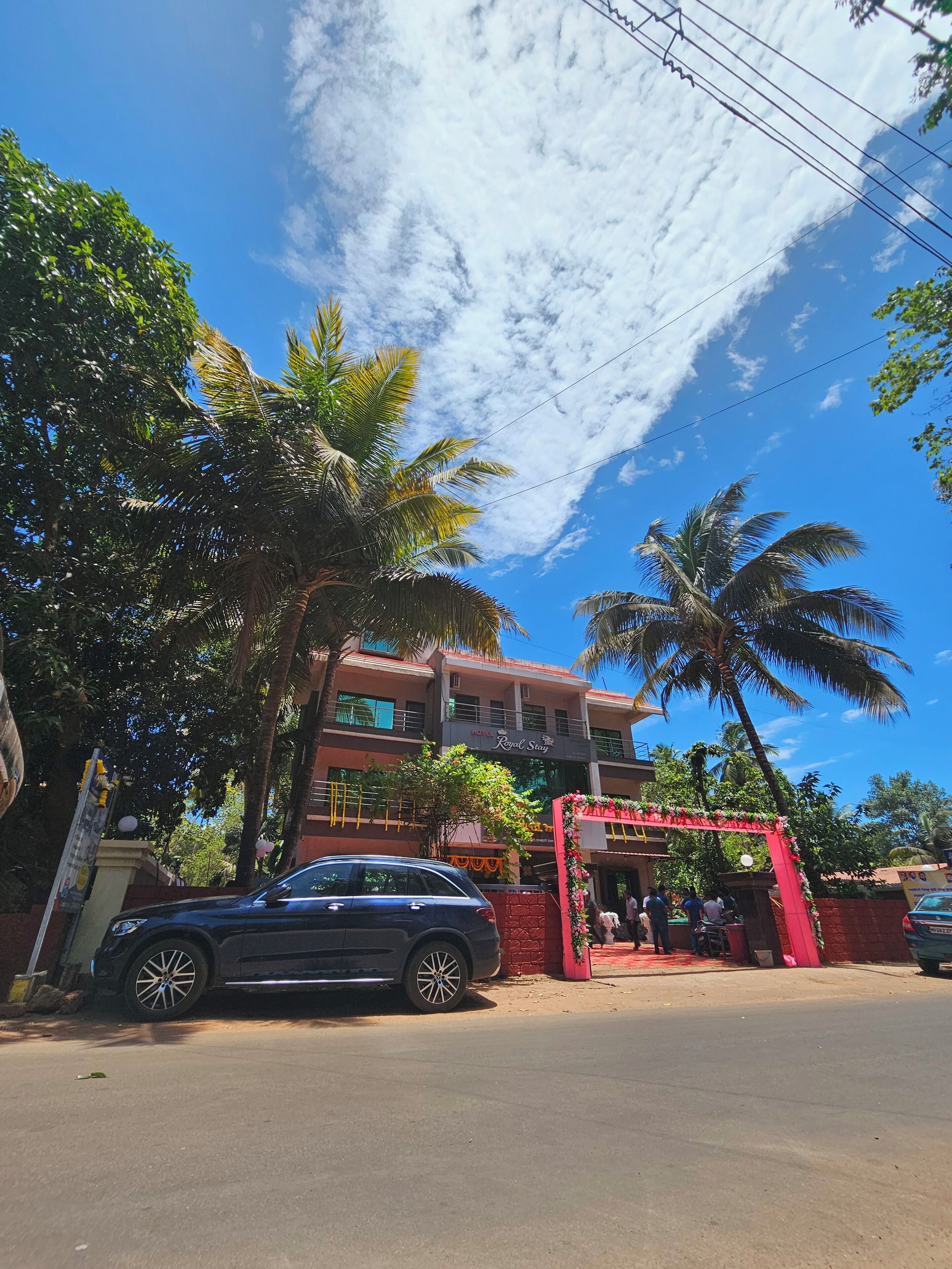 مواقف سيارات مجانية