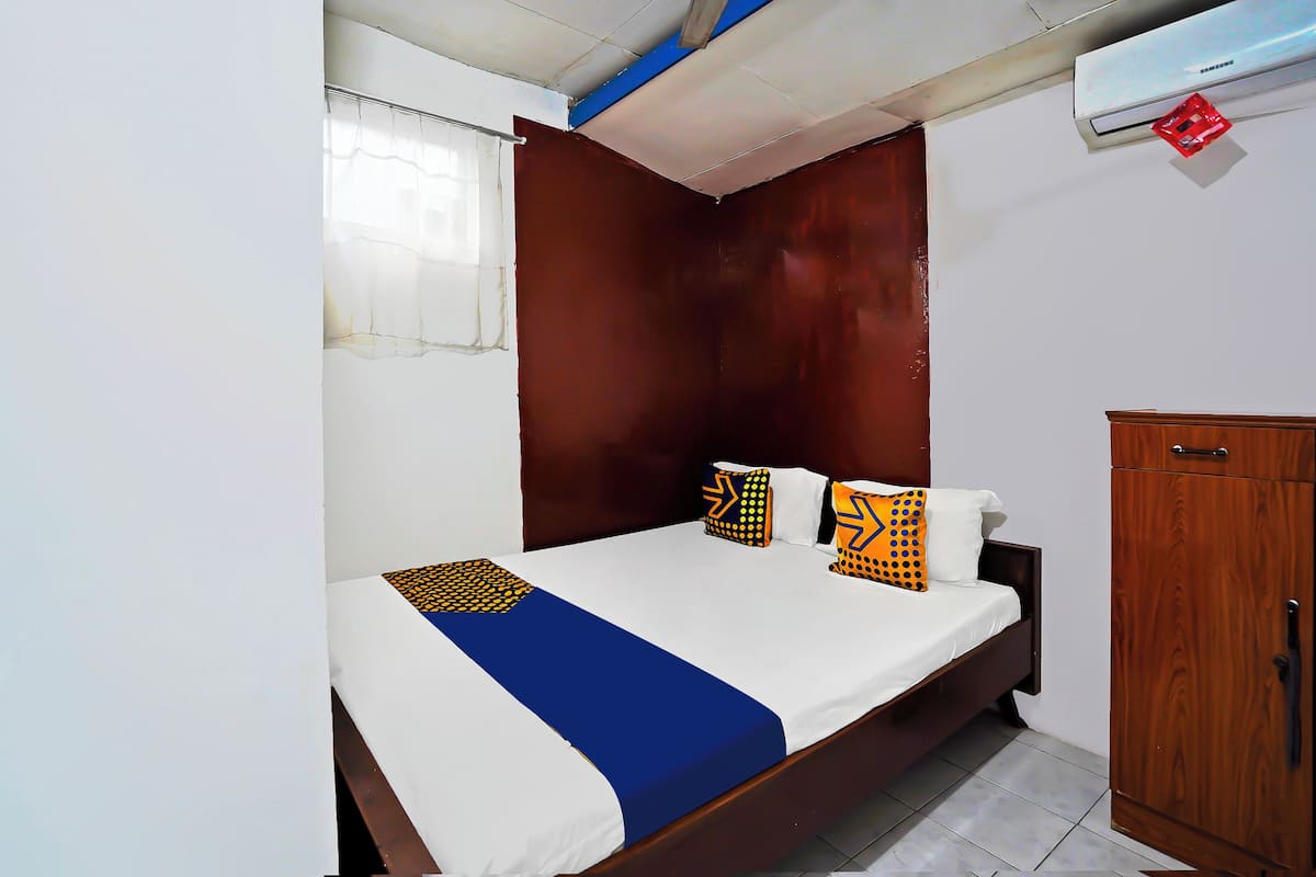 Basic Double Room | Free WiFi, bed sheets