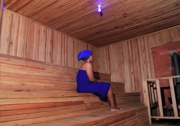 Couples treatment room(s), sauna, hot tub, steam room