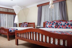 Interior - The Harp Hamilton Park (Kampala)