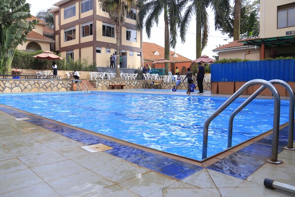 2 piscinas al aire libre