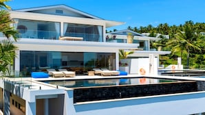 A modern two-story house with a large swimming pool, outdoor seating, and lush tropical surroundings. - BLUE BUTTERFLY Luxury Pool Villa Koh Samui (Koh Samui)