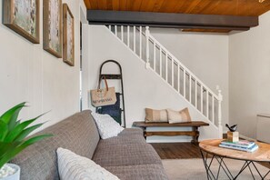 Smart-TV, Kamin, Tischfußball