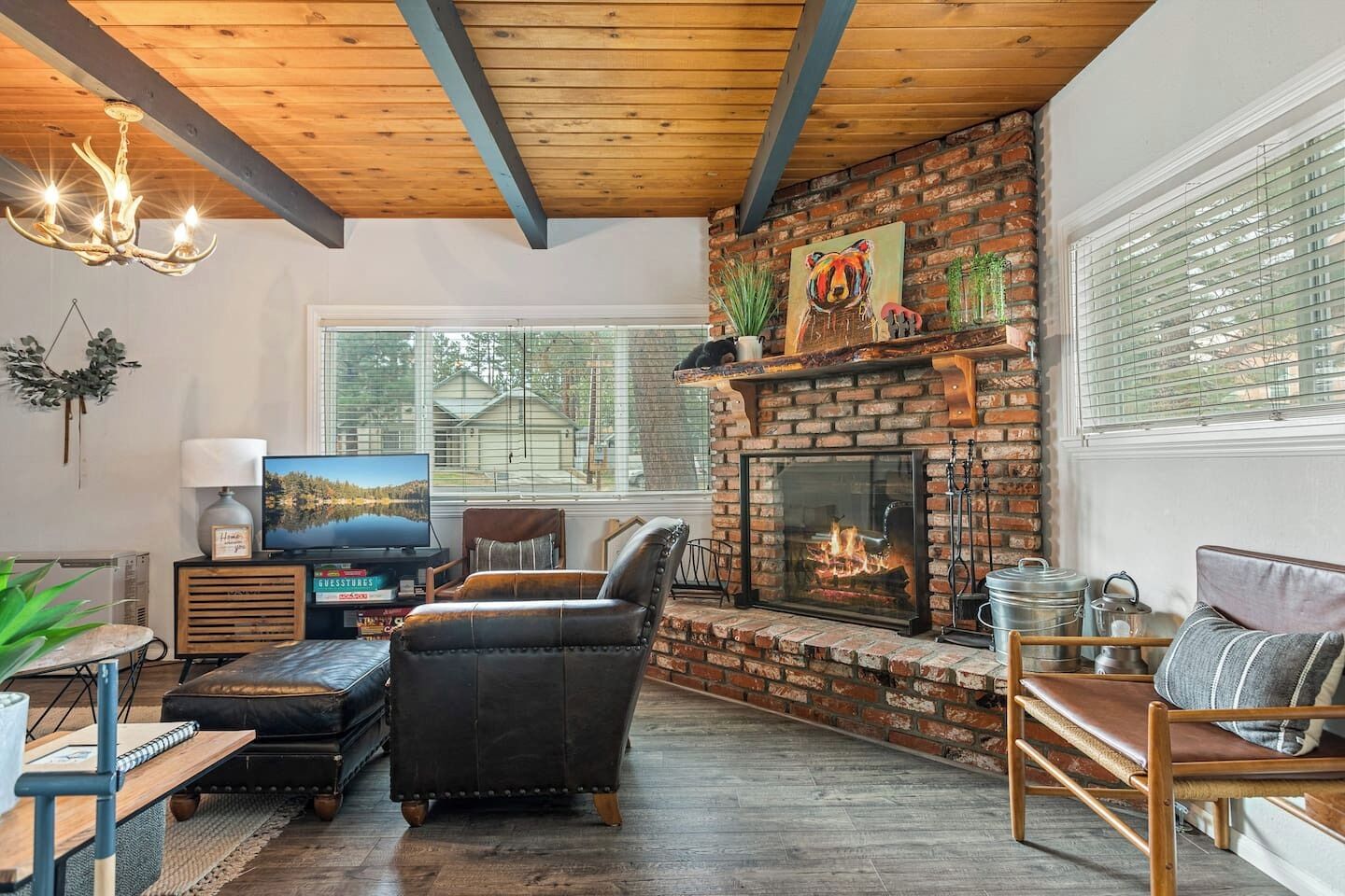 Smart TV, fireplace, table football