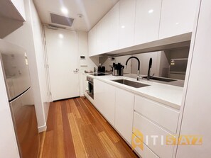 Micro-ondes, four, plaque de cuisson, lave-vaisselle