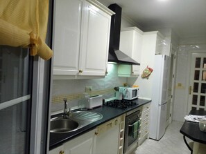 Fridge, microwave, oven, stovetop - Alojamiento Turístico Ático Confortable Y Luminoso (Calamonte)