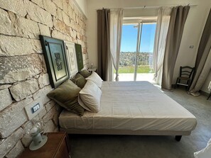 7 bedrooms, iron/ironing board, travel crib, WiFi - The Olive Tree House (Scicli)
