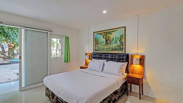 Studio Deluks | Meja kerja, ruang kerja ramah laptop, dan seprai linen