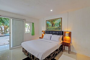 Deluxe Studio | Desk, laptop workspace, bed sheets - Capital O 92728 Kos 168 (Perean Tengah)