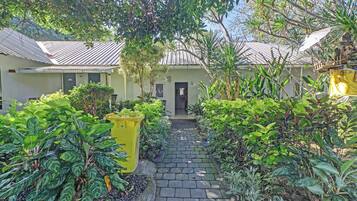 Bagian depan properti