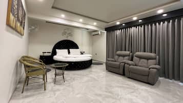Meadow Suite with Private Balcony
