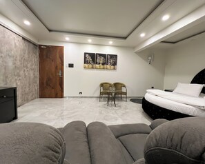 Paradise Suite with Private Pool | Interior - Anand Resort - A luxury Resort Nashik (Nashik)