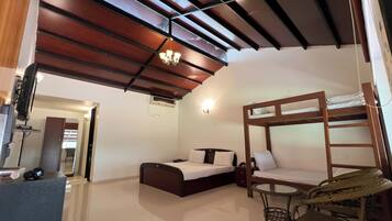 Cedar Premium Room | Ropa de cama de alta calidad, colchones viscoelásticos, minibar