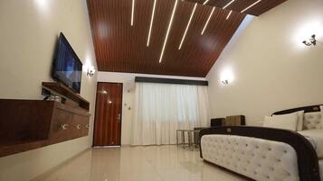 Grand Family room | Premium bedding, memory foam beds, minibar, in-room safe