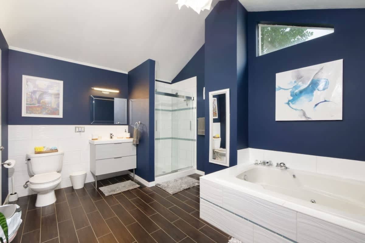 Fresh bathroom w/ tub & shower combo, clean lines & simple modern finishes