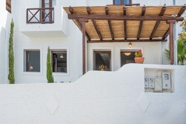 Exterior - Apartment 'Stella's Studio' with Shared Terrace, Wi-Fi and Air Conditioning (Galissas)