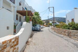 Property grounds - Apartment 'Stella's Studio' with Shared Terrace, Wi-Fi and Air Conditioning (Galissas)