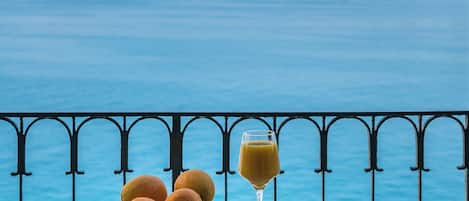 Suite studio supérieure, 1 lit double, balcon, vue sur la mer | Balcon