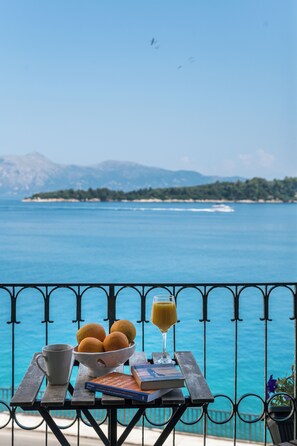 Balcony - Fotiadis Family Luxury Suites by Konnect (Corfu)