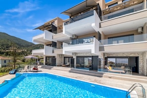 Pool - Studio Apartment 'Oceanida Terpsis Lyxury Suite' with Sea View, Wi-Fi and Air Conditioning (Lefkada)