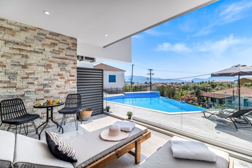 Studio 'Oceanida Penelope Lyxury Suite' avec vue sur la mer, Wi-Fi et climatisation