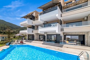 Pool - Studio Apartment 'Oceanida Thalia Lyxury Suite' with Sea View, Wi-Fi and Air Conditioning (Lefkada)