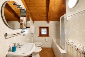 Bathtub, hair dryer, towels